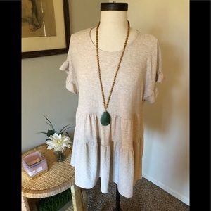 Pullover stretchy blousy top.